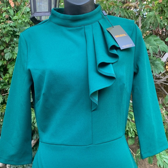 Beautiful classy size small long sleeve green dress NWT - Picture 2 of 5